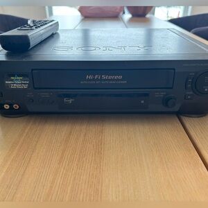 Sony video cassette recorder SL V-N60 with remote (I)
